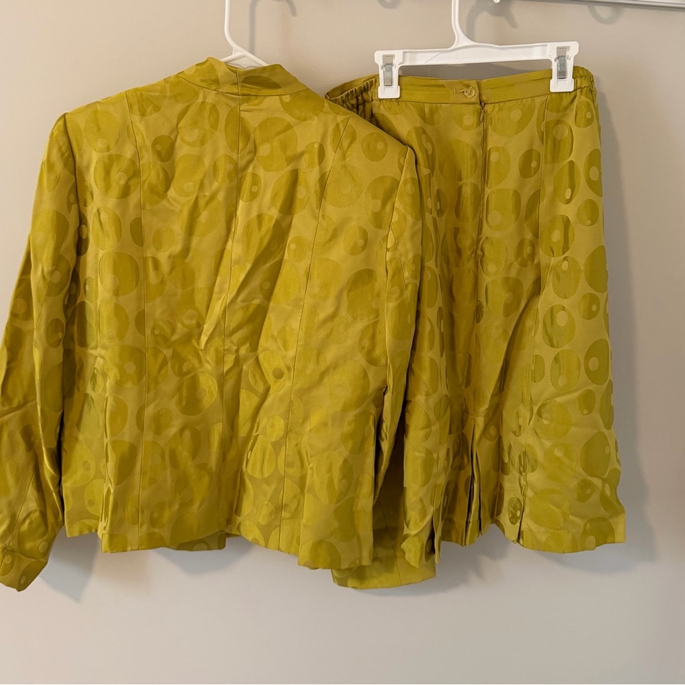 Lily & Taylor Vintage 3 Piece Suit Set Green Size 12 Jacket Skirt Tank Top - Picture 2 of 16